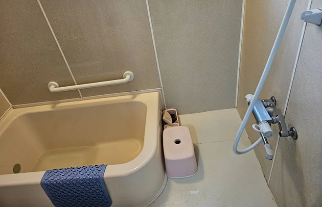 彦根市のお風呂場排水つまりにより水が溜まる洗い場