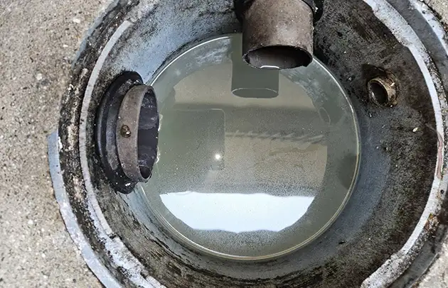 彦根市大東町の排水の流れが悪い屋外配管の高圧洗浄施工事例写真