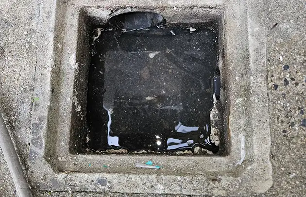 湖南市石部の悪臭と流れの悪さを改善する汚水桝清掃施工事例写真