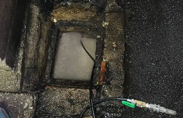 甲良町呉竹の悪臭が出る汚水桝の清掃作業施工事例写真