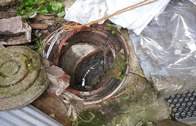 多賀町富之尾の悪臭と詰まりを改善する汚水桝清掃施工事例写真