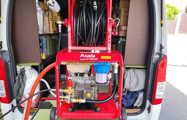 当社保有のガソリン式高圧洗浄機写真