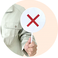 バッテンする作業員の画像