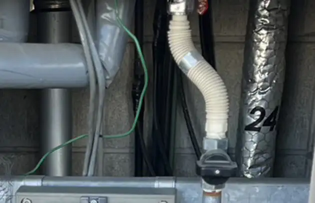 愛荘町市の壁内漏水の原因特定と給水管修理施工事例写真