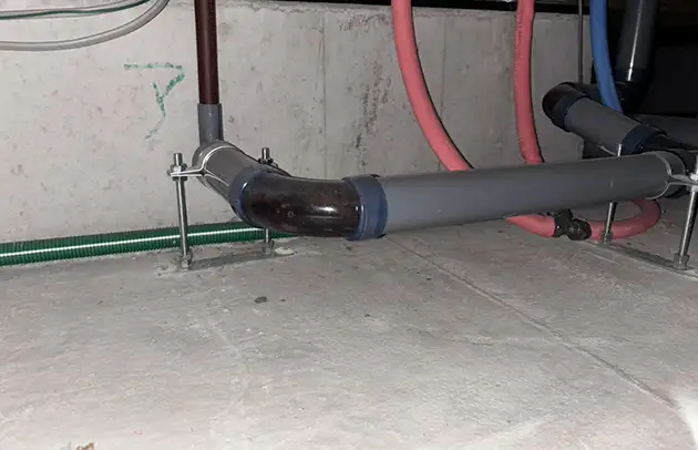 東近江市蒲生の老朽給水管の引き直しによる漏水対策施工事例写真