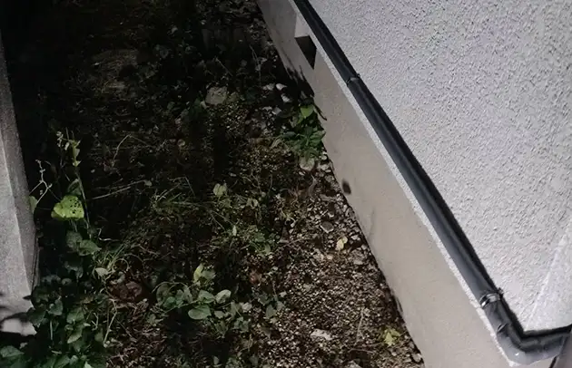 彦根市平田町の地面の湿りから特定した埋設管漏水修理施工事例写真