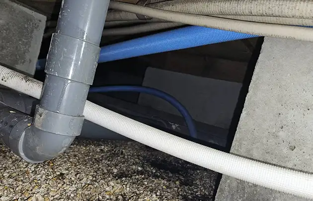 米原市柏原の床下漏水による給水管引き直し工事施工事例写真