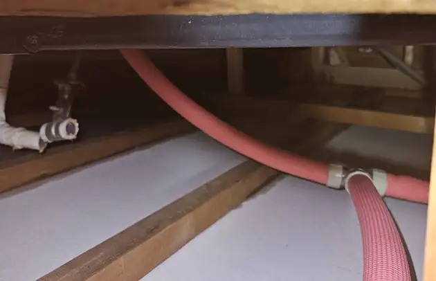 守山市播磨田町の天井水漏れの原因特定と給水管修理施工事例写真