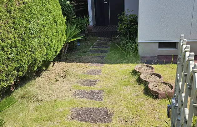 竜王町西横関の地面のにじみ出しから特定した漏水修理施工事例写真