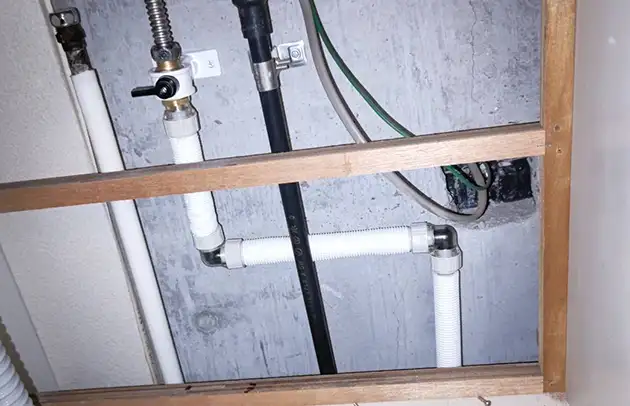 野洲市三上の天井水漏れの原因特定と配管修理施工事例写真