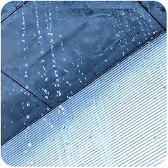 天井から水が漏れる写真