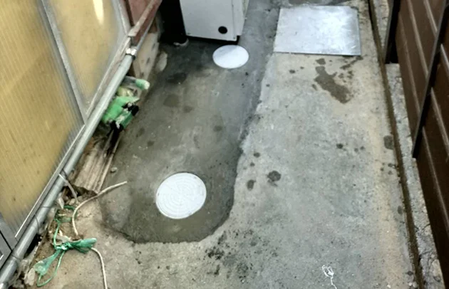 草津市の老朽化した屋外配管