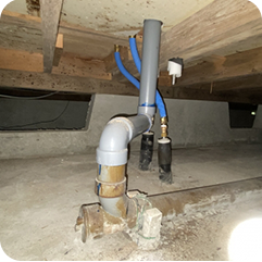 床下給水管の写真