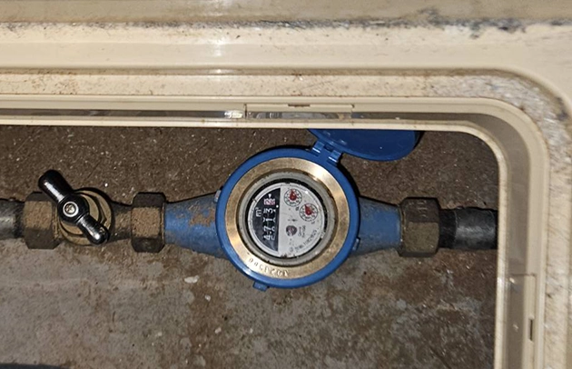 野洲市給水管補修のお客様宅の水道メーターの写真