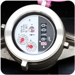 水漏れする地中給水管の写真