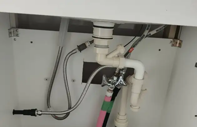 愛荘町長野のキッチン本体継ぎ目のシール劣化水漏れ施工事例写真