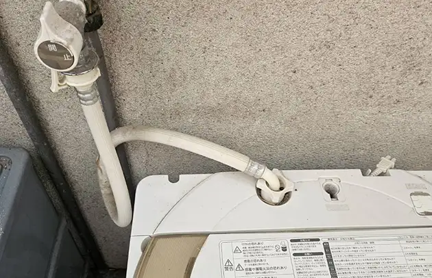 愛荘町蚊野の洗濯機給水バルブ接続の水漏れ施工事例写真