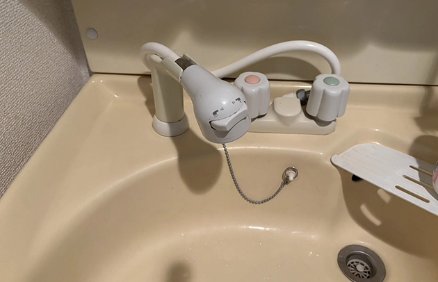 草津市南笠の洗面水栓のハンドル下水漏れ施工事例写真