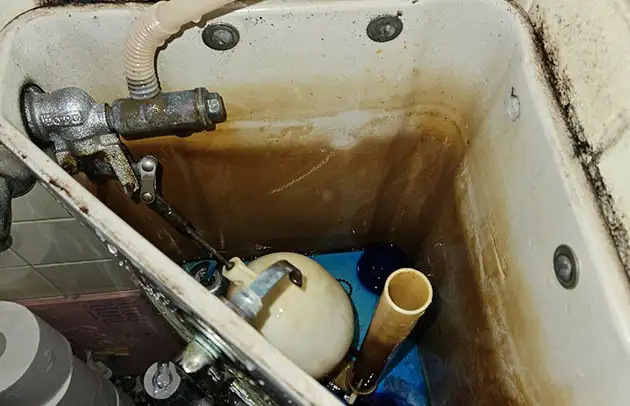 米原市下多良の給水弁不良によるトイレ水漏れ施工事例写真