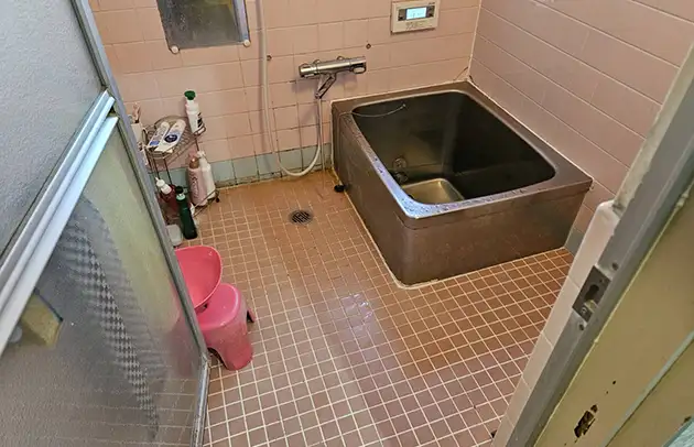 米原市醒井の浴室水栓逆止弁不良の水漏れ施工事例写真