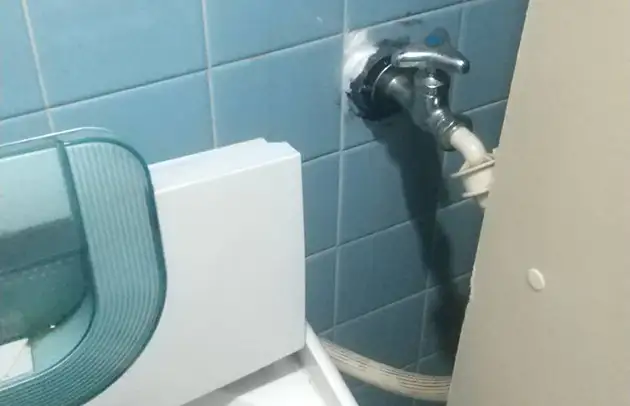 守山市今浜町の洗濯機蛇口根元の水漏れ施工事例写真