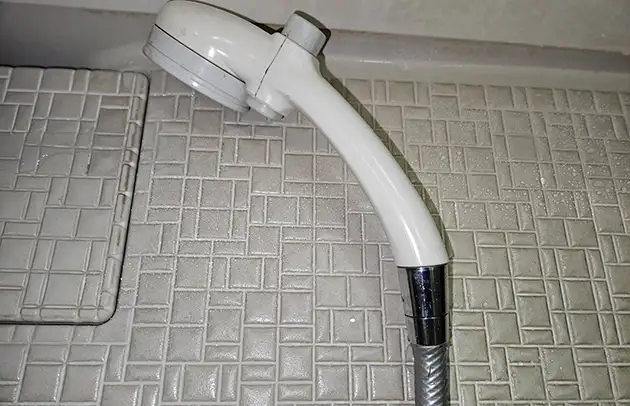 近江八幡市江頭町の浴室シャワーホース接続部の水漏れ施工事例写真