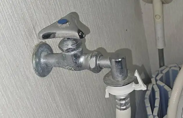 近江八幡市白王町の洗濯機ニップル接続の水漏れ施工事例写真