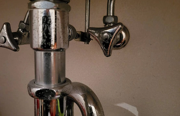 大津市坂本の洗面台下の排水管水漏れ施工事例写真