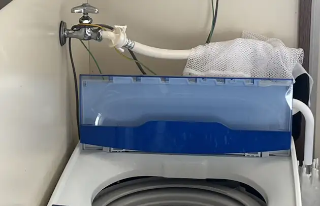 栗東市高野の洗濯機給水ホースナット緩みの水漏れ施工事例写真