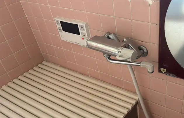 高島市新旭町の浴室サーモユニットの水漏れ施工事例写真