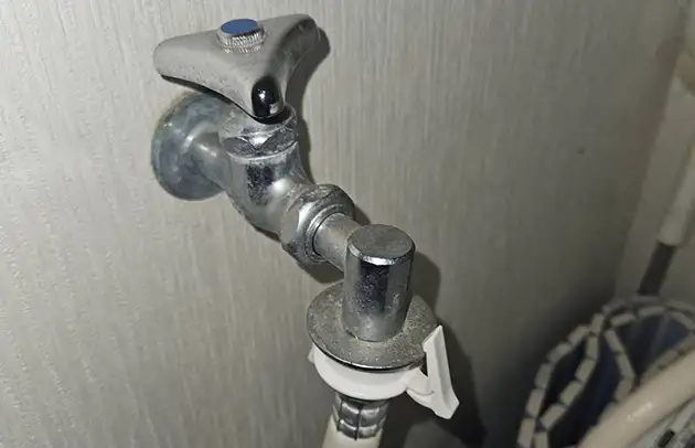 豊郷町沢の洗濯機蛇口のスピンドル劣化水漏れ施工事例写真