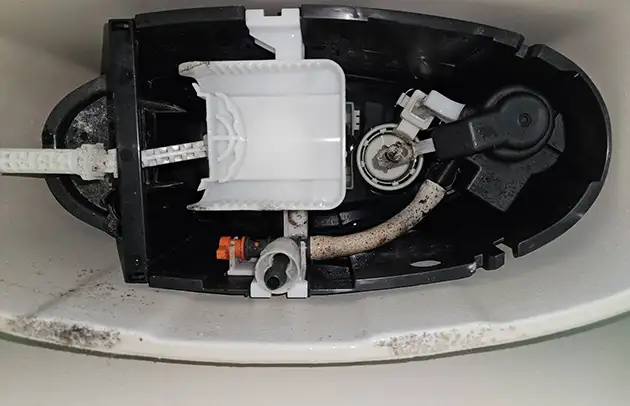 野洲市小篠原のオーバーフローによるトイレ水漏れ施工事例写真