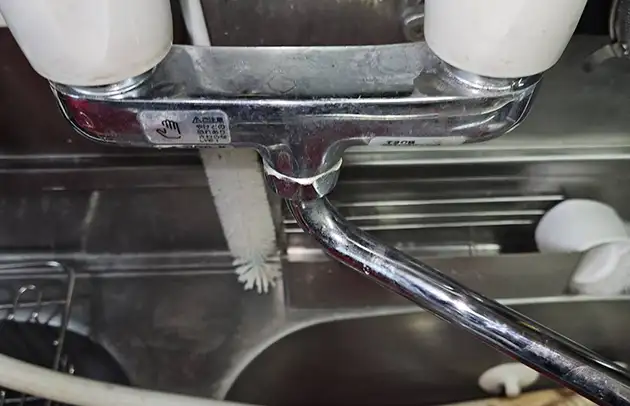 野洲市久野部のキッチン蛇口スパウト接合部の水漏れ施工事例写真