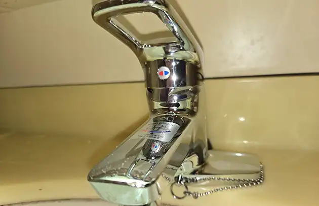 野洲市三上の洗面水栓カートリッジ摩耗の水漏れ施工事例写真