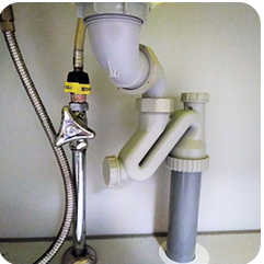 キッチン下の配管