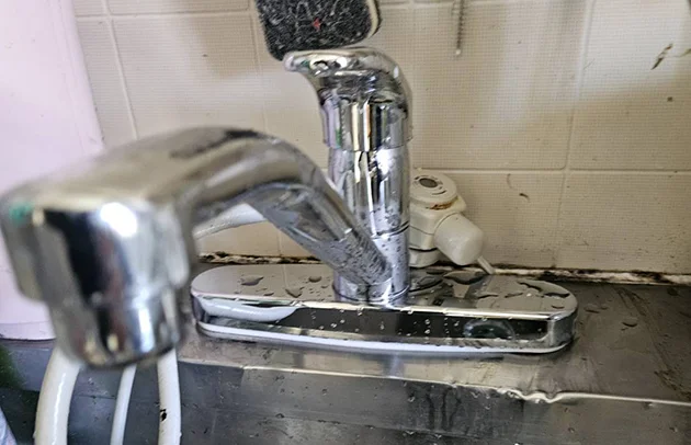 草津市の蛇口を締めても水が止まらない事例
