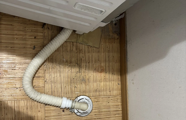 草津市の洗濯機排水ホース水漏れ修理の施工事例写真