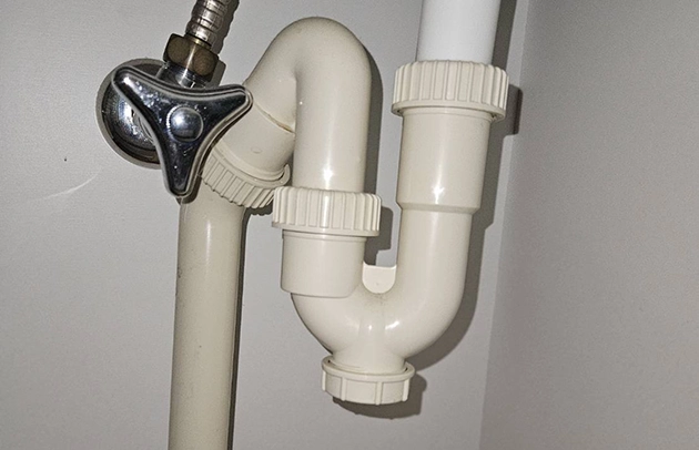 彦根市の洗面台下止水栓水漏れ修理施工事例写真