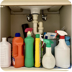 洗面台下の配管写真